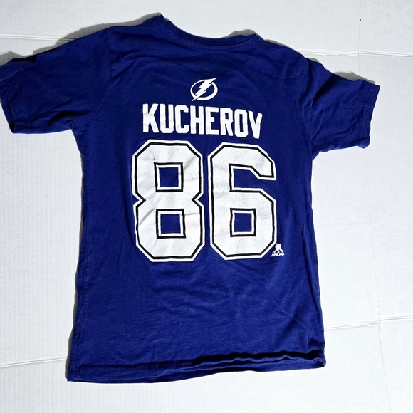 ⭐️3/$15 Blue Tampa Lightning Hockey #86 Kucherov TShirt Size‎ Boys Med - Picture 4 of 5